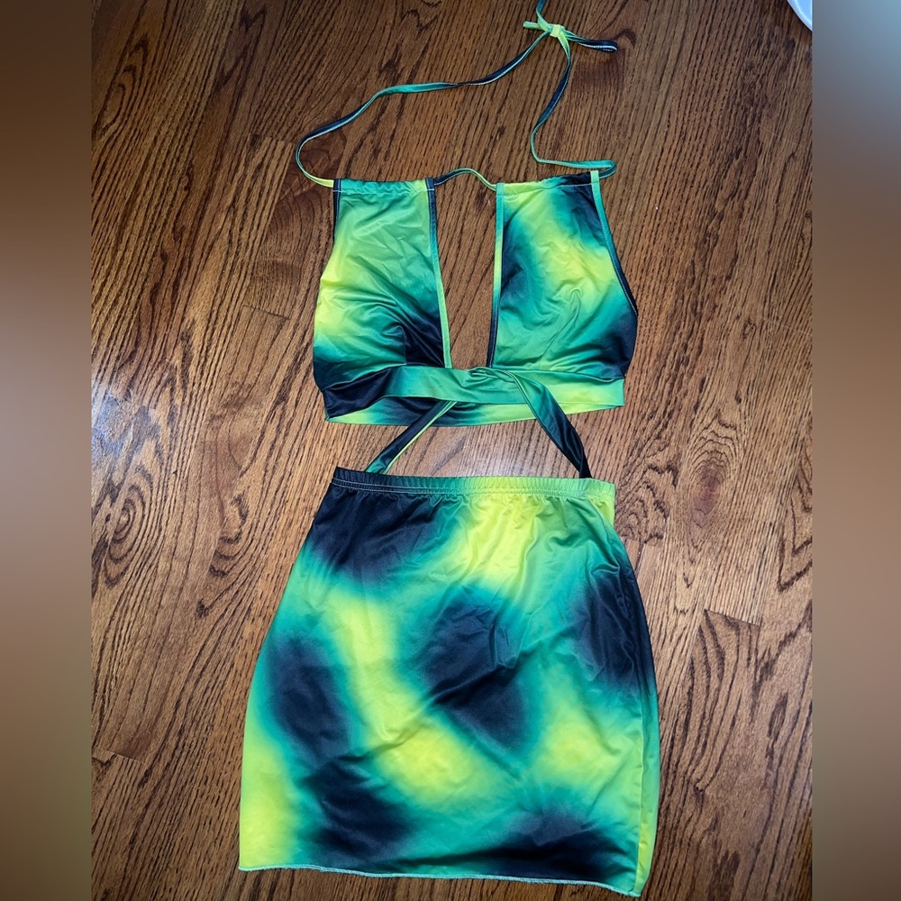 Green two piece skirt . Size M.